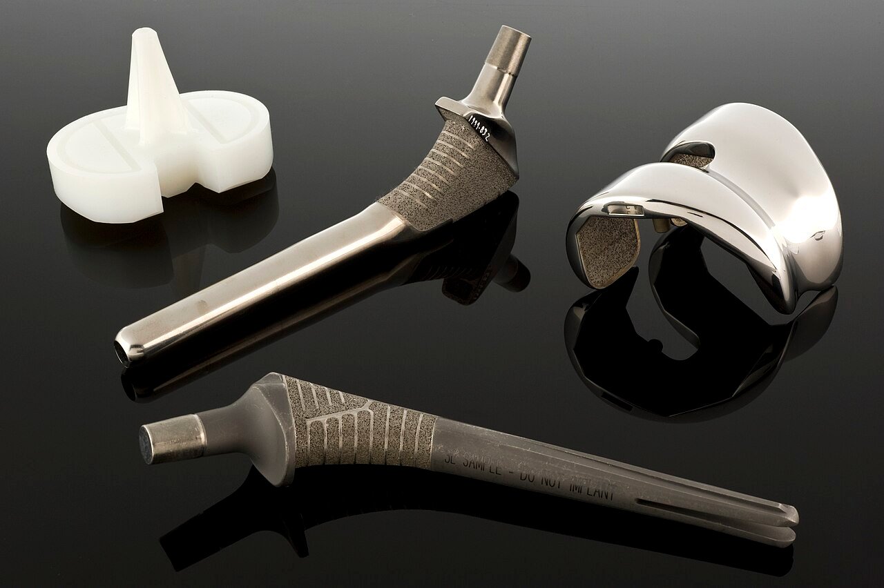 Hip joint implant X-ray